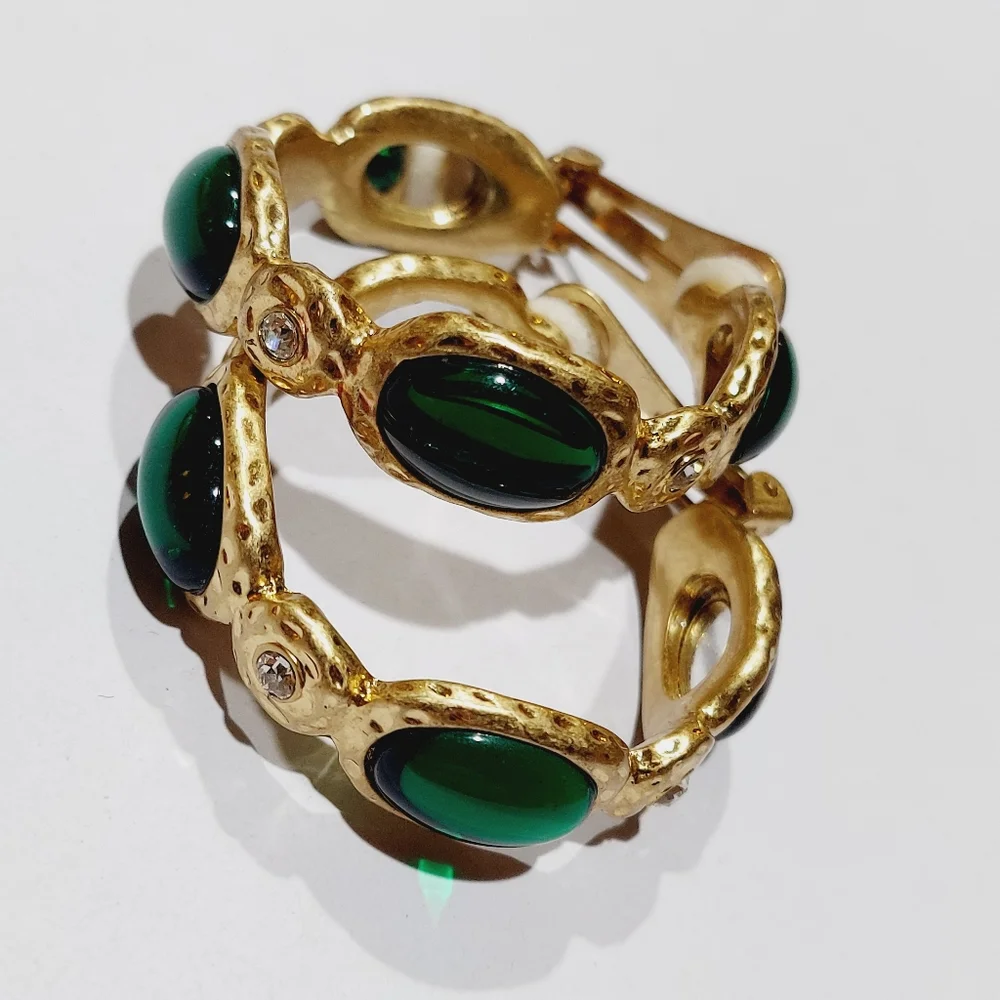 Vintage Kenneth Jay Lane emerald gold satin hoops gemstone earrings clips - Picture 4 of 10